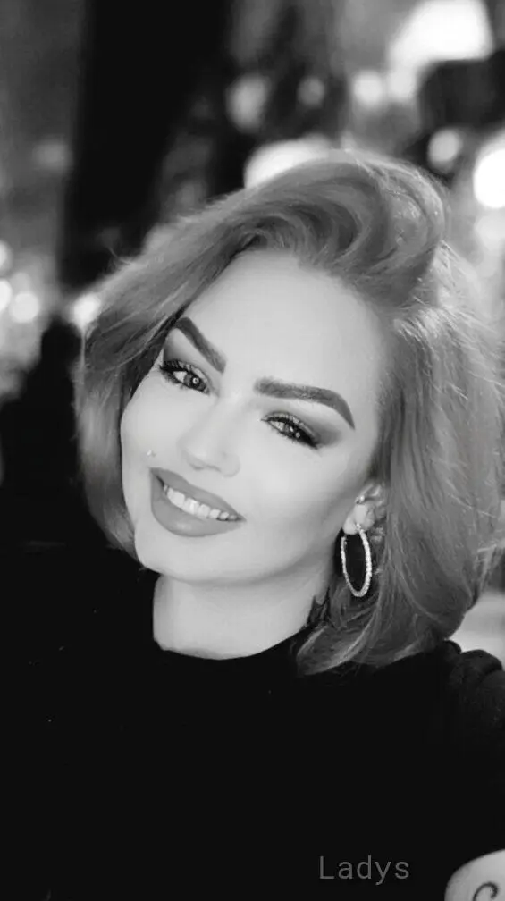 Midnight, 37 years beautiful nude Denver escorts girl, height 165 sm, Weight 72 kg