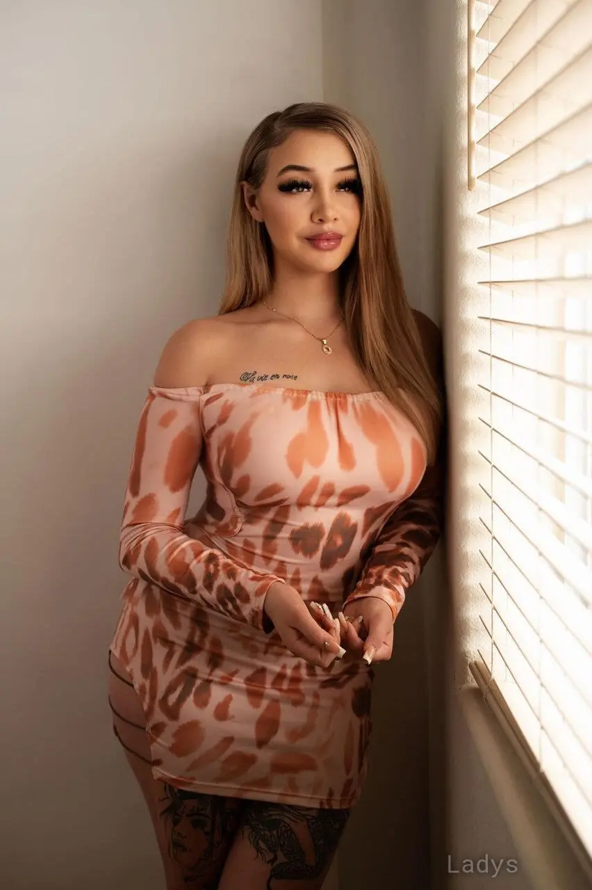 Quinn, 22 years beautiful nude Denver escorts girl, height 171 sm, Weight 57 kg