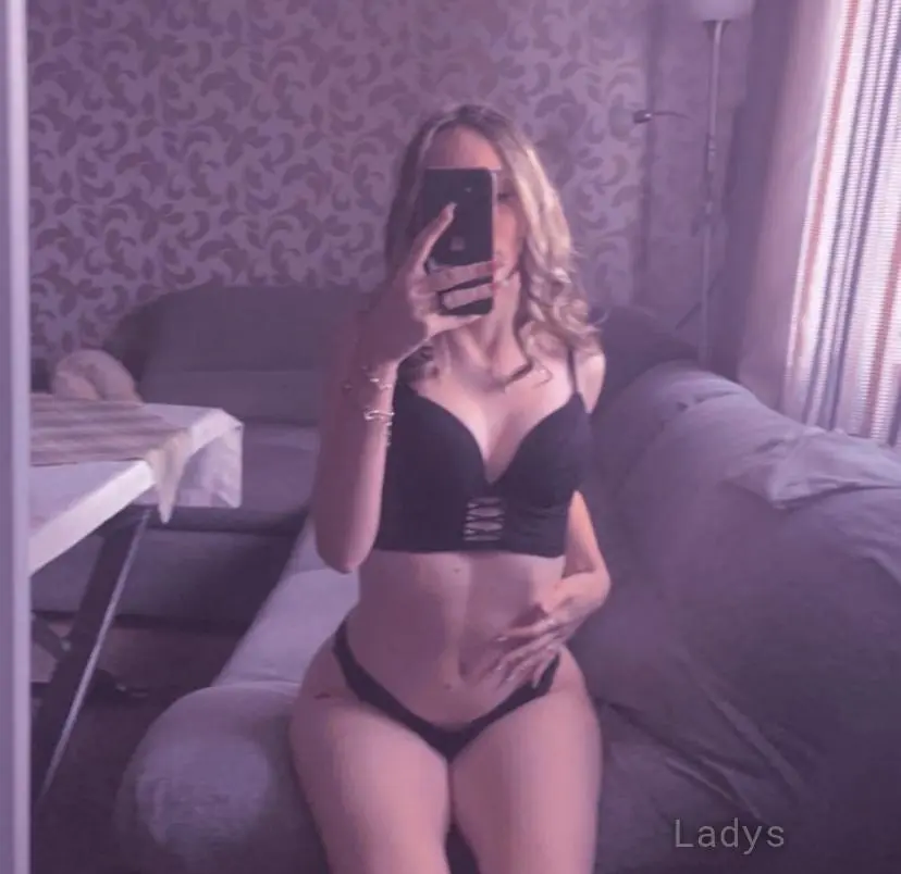 Jesse (hookup), 23 years beautiful nude Des Moines escorts girl, height 154 sm, Weight 58 kg