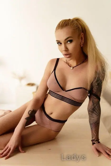 Marta, 28 years beautiful nude Desenzano del Garda escorts girl, height 172 sm, Weight 54 kg