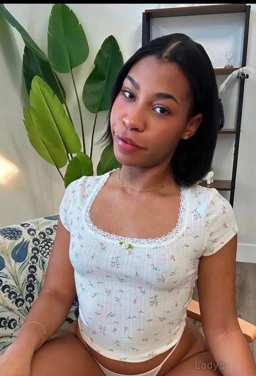 Fun and Hook up, 30 years old Detroit escort girl with big tits, height 163 sm, Weight 61 kg