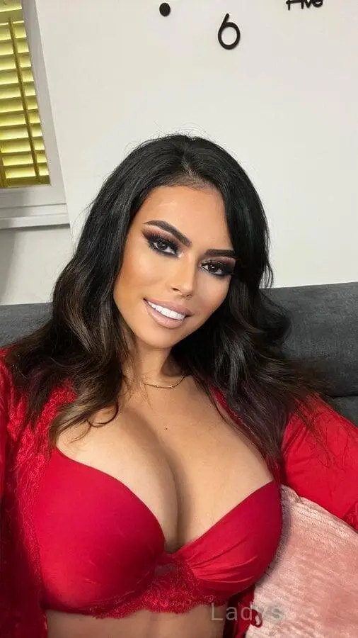 Bella_Sadim, 28 years beautiful nude Detroit escorts girl, height 166 sm, Weight 74 kg