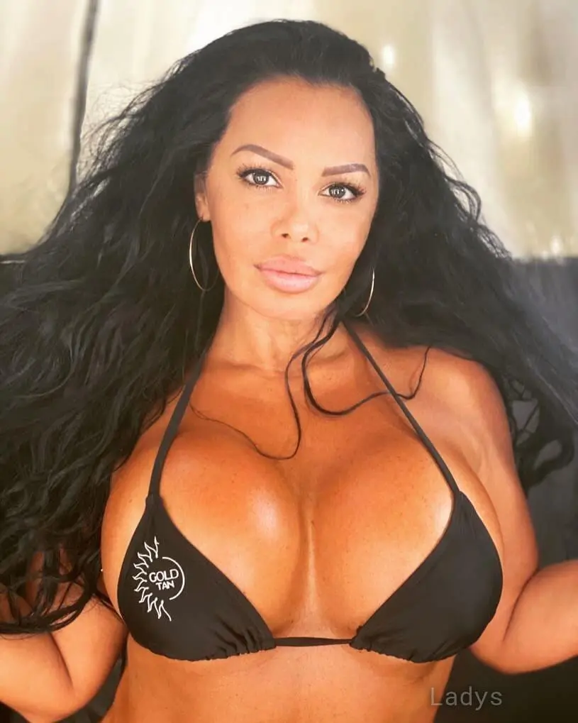 Carolina Luna, 37 years beautiful nude Detroit escorts girl, height 168 sm, Weight 62 kg
