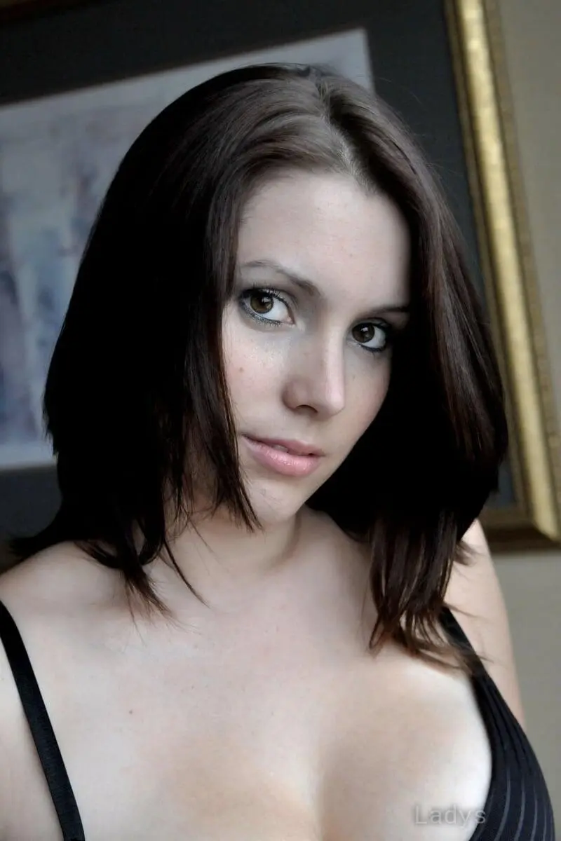 Lelu Love, 38 years beautiful nude Detroit escorts girl, height 165 sm, Weight 55 kg