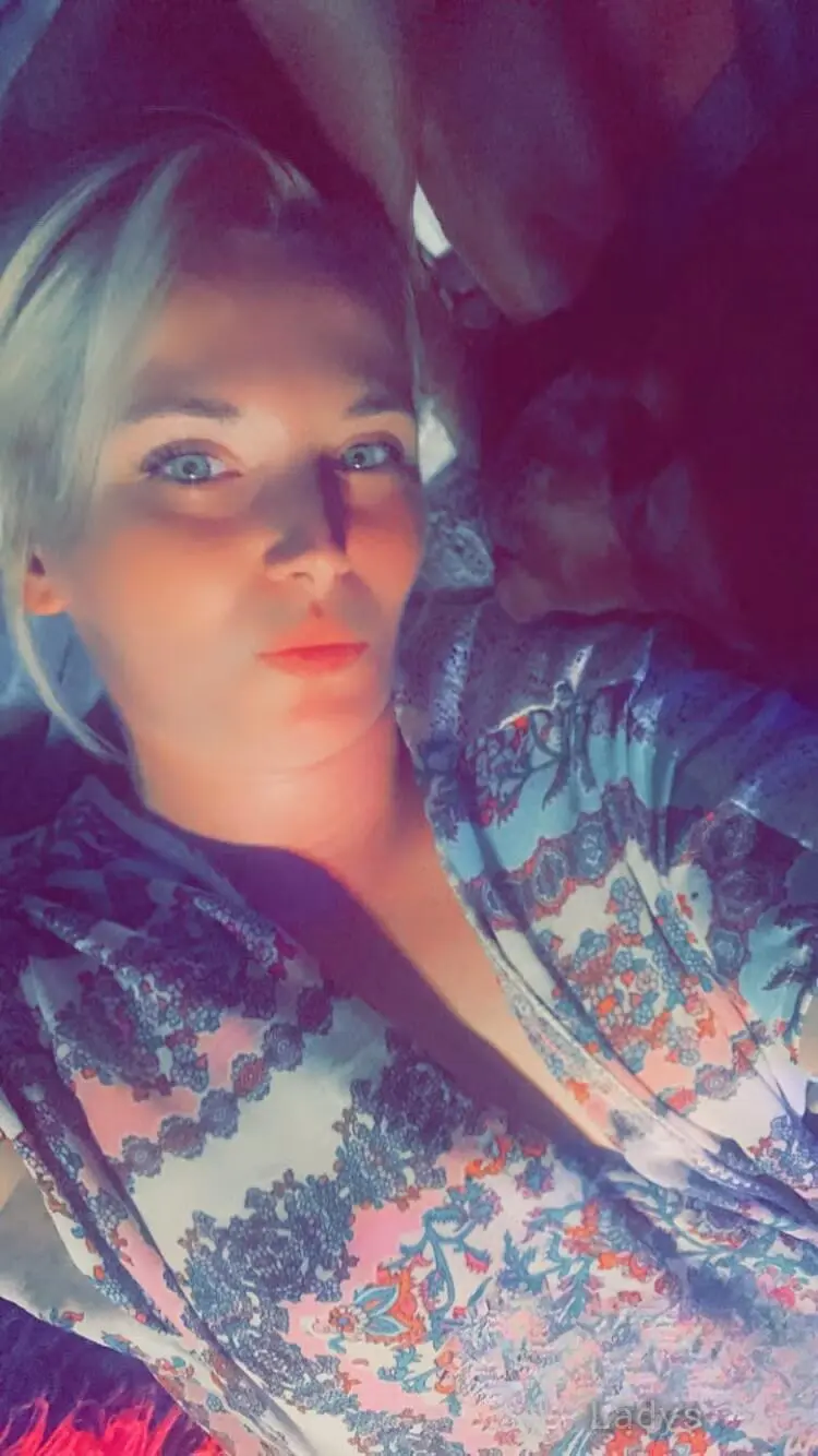 Lily May Rose, 25 years beautiful nude Detroit escorts girl, height 153 sm, Weight 50 kg