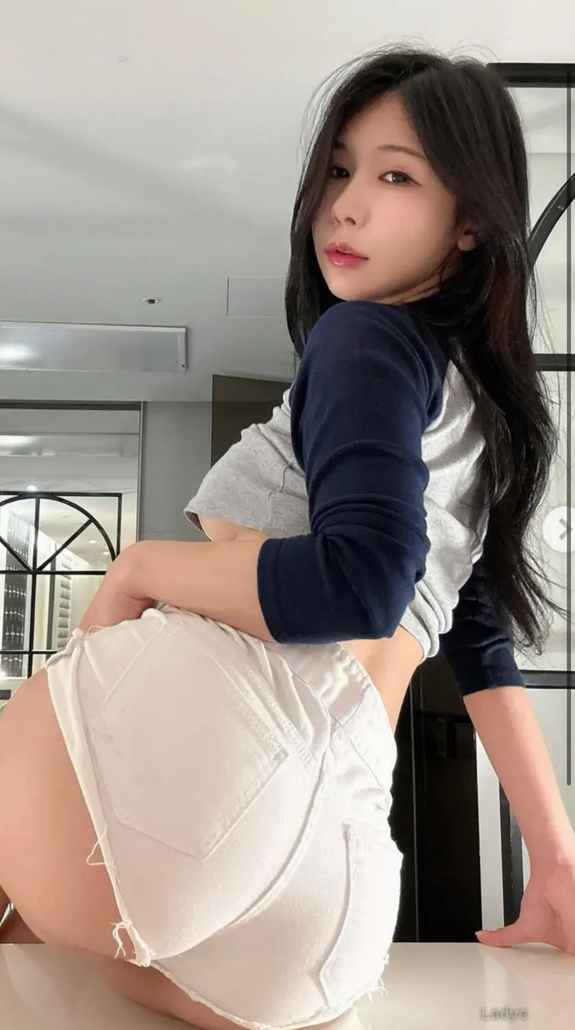 Luccy, 30 years beautiful nude Detroit escorts girl, height 121 sm, Weight 39 kg