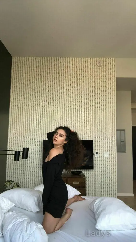 Rose Bee Gold, 28 years beautiful nude Detroit escorts girl, height 160 sm, Weight 57 kg