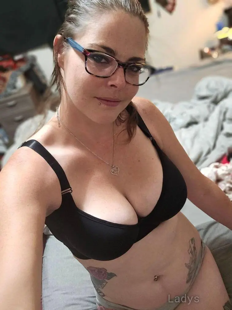 Rose Marie, 33 years beautiful nude Detroit escorts girl, height 171 sm, Weight 65 kg