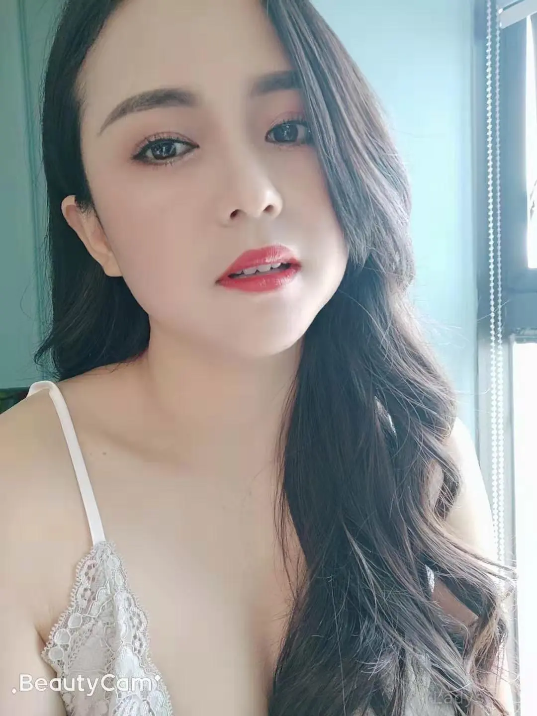 Alia, 21 years old Doha escort girl with big tits, height 165 sm, Weight kg