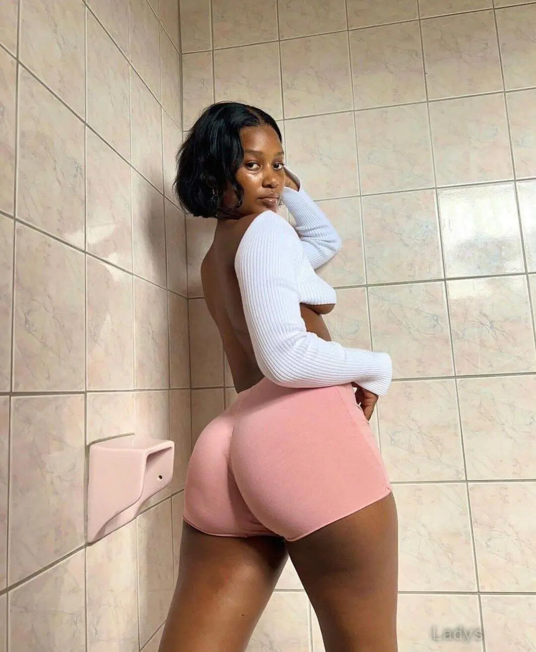 Amina, 24 years old Doha escort girl with big tits, height 172 sm, Weight kg