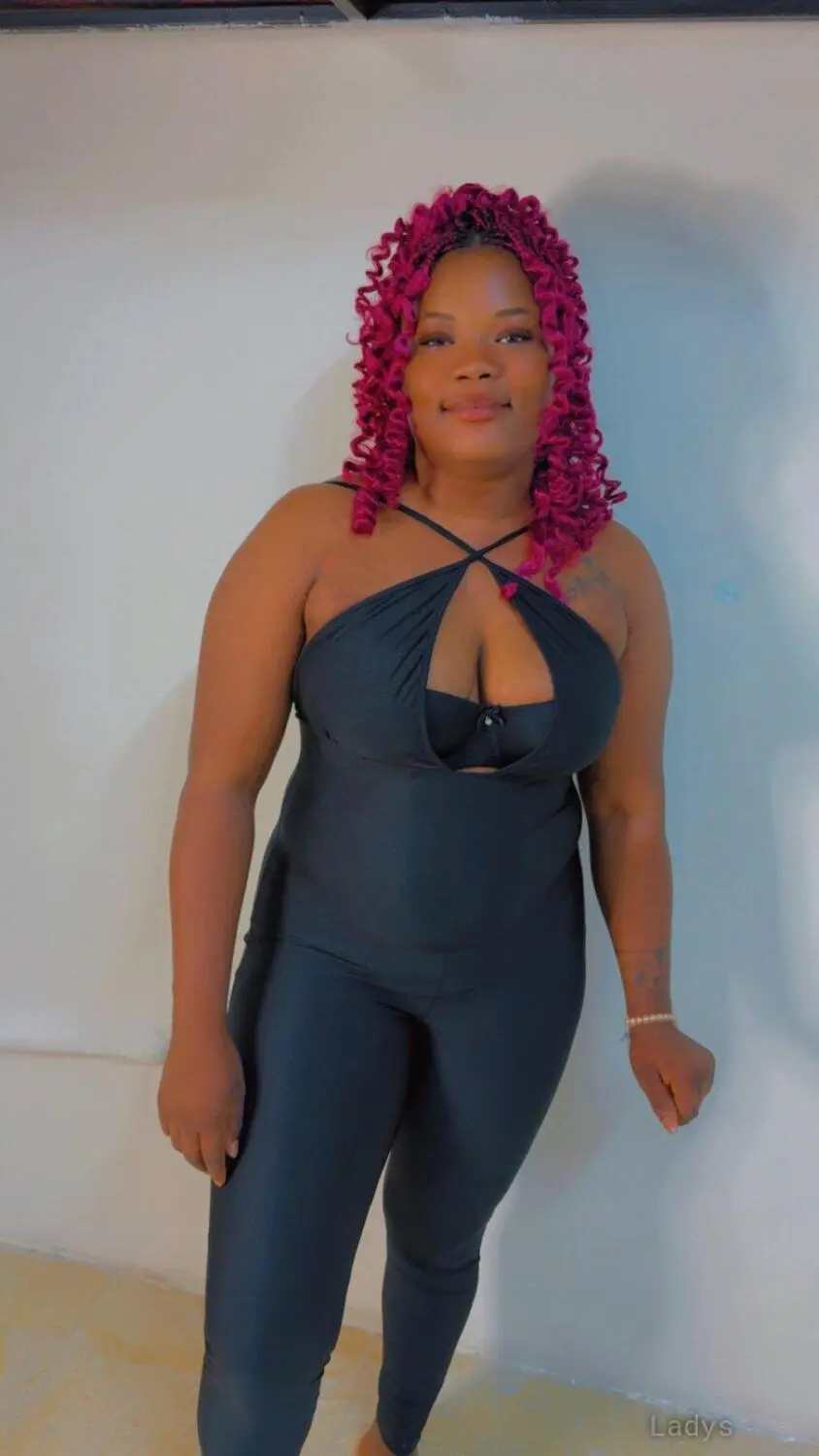 Desire, 22 years old Doha escort girl with big tits, height 155 sm, Weight kg