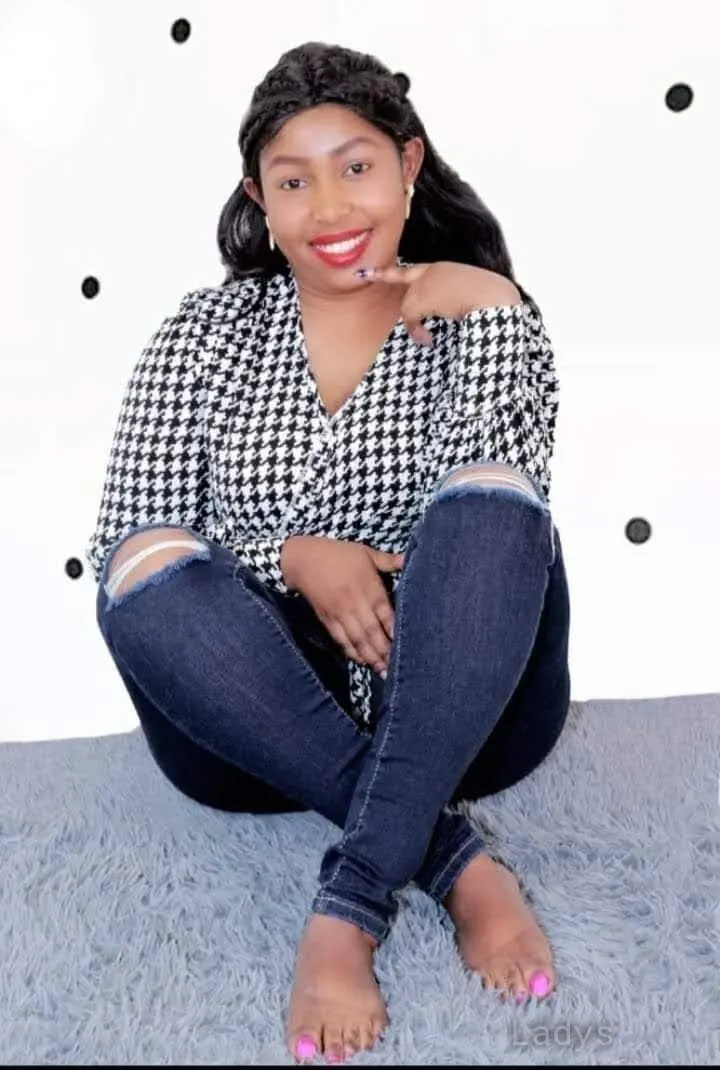 Grace, 24 years old Doha escort girl with big tits, height 168 sm, Weight kg