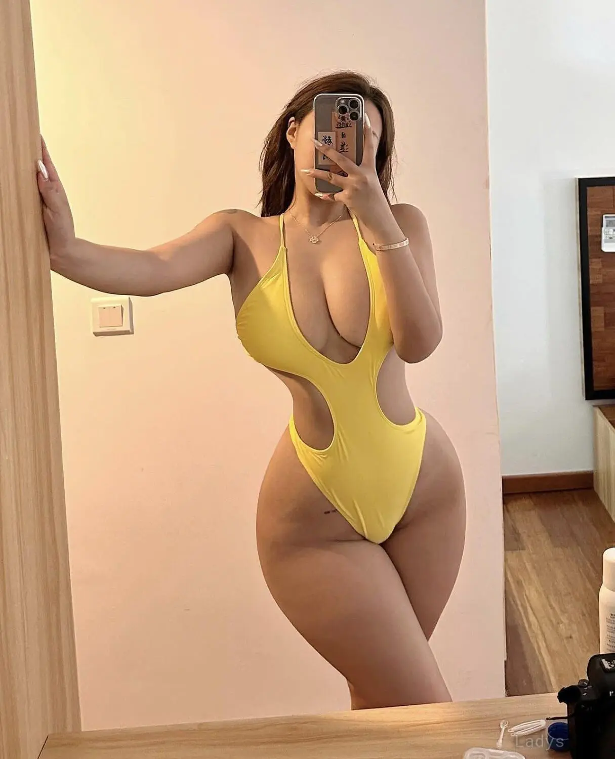 Hery, 22 years old Doha escort girl with big tits, height 163 sm, Weight kg