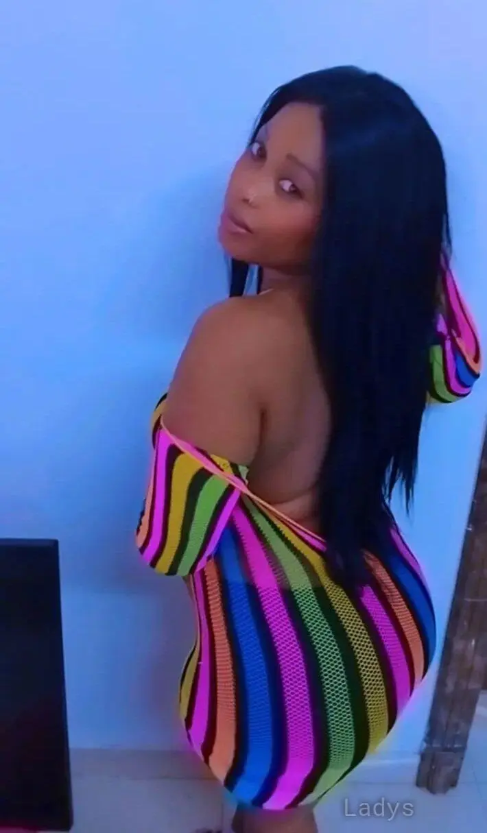 Julie, 23 years old Doha escort girl with big tits, height 165 sm, Weight kg