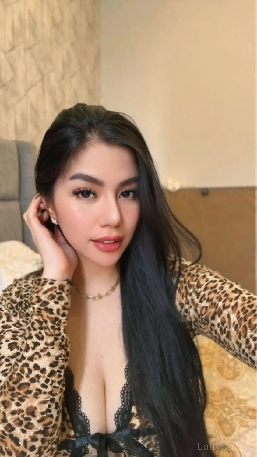 Kini, 25 years old Doha escort girl with big tits, height 170 sm, Weight  kg