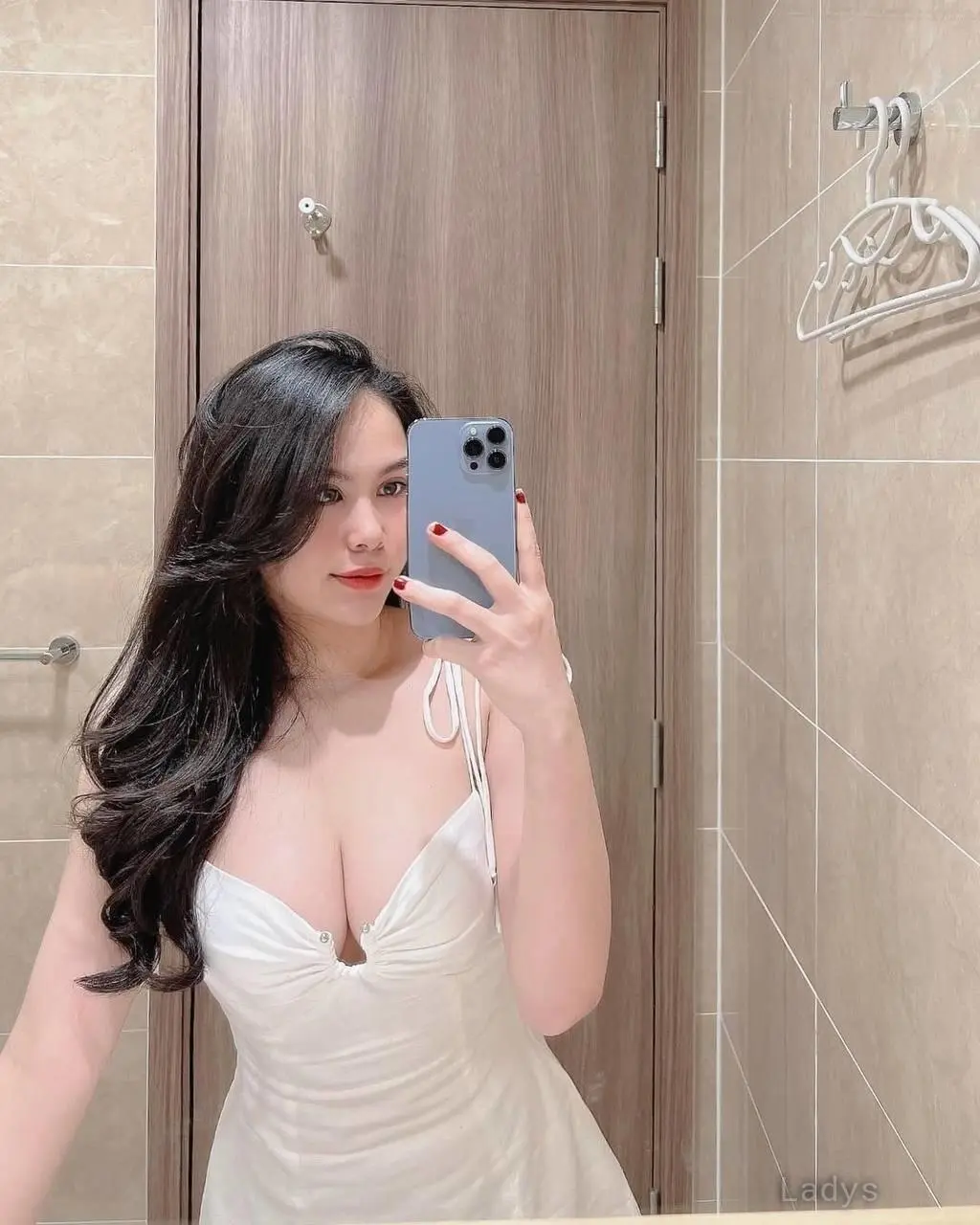 Lisa, 23 years old Doha escort girl with big tits, height 165 sm, Weight kg