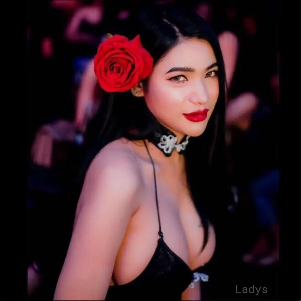 Lisa, 22 years old Doha escort girl with big tits, height 165 sm, Weight kg