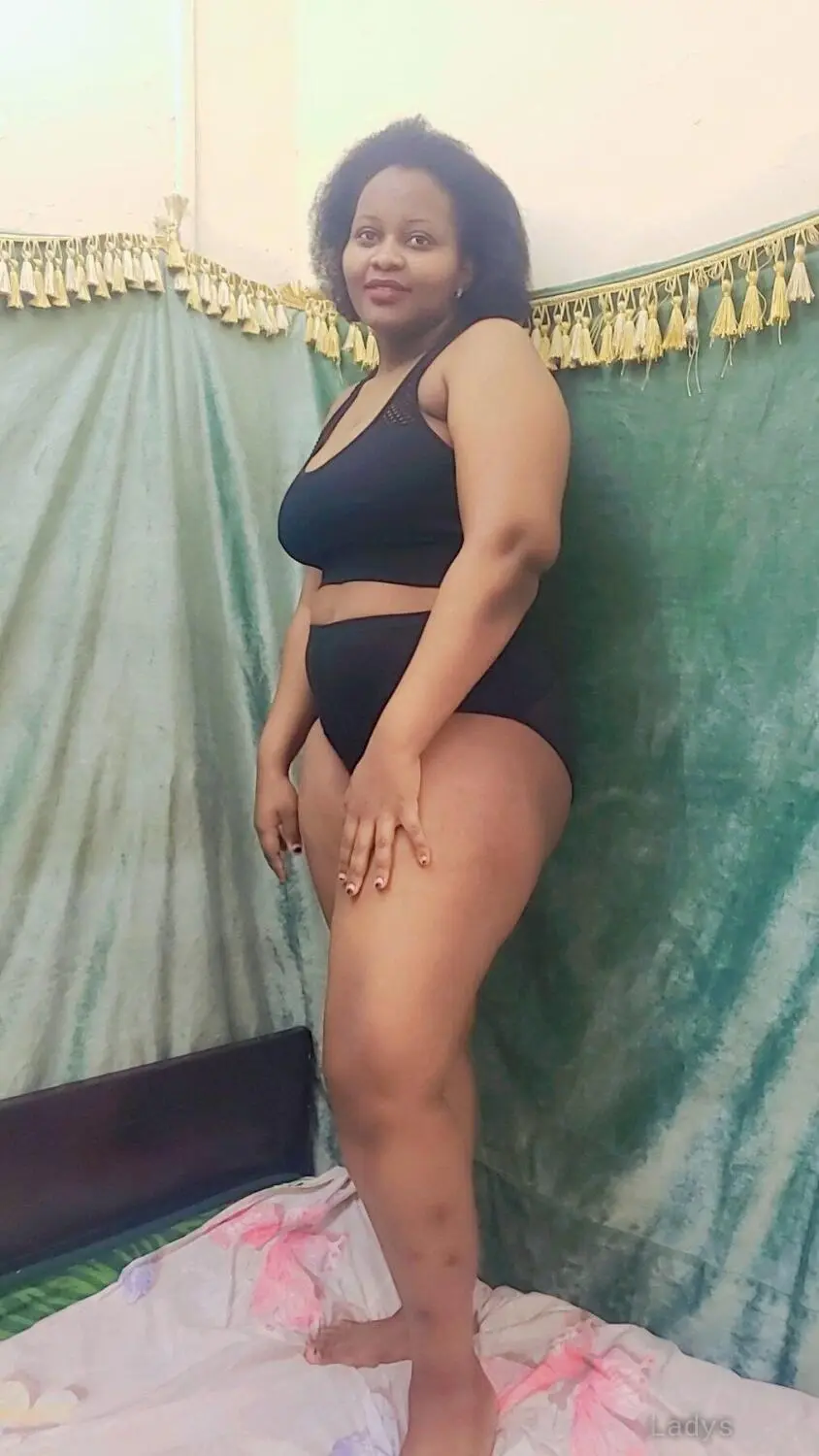Mariam, 21 years old Doha escort girl with big tits, height 175 sm, Weight  kg