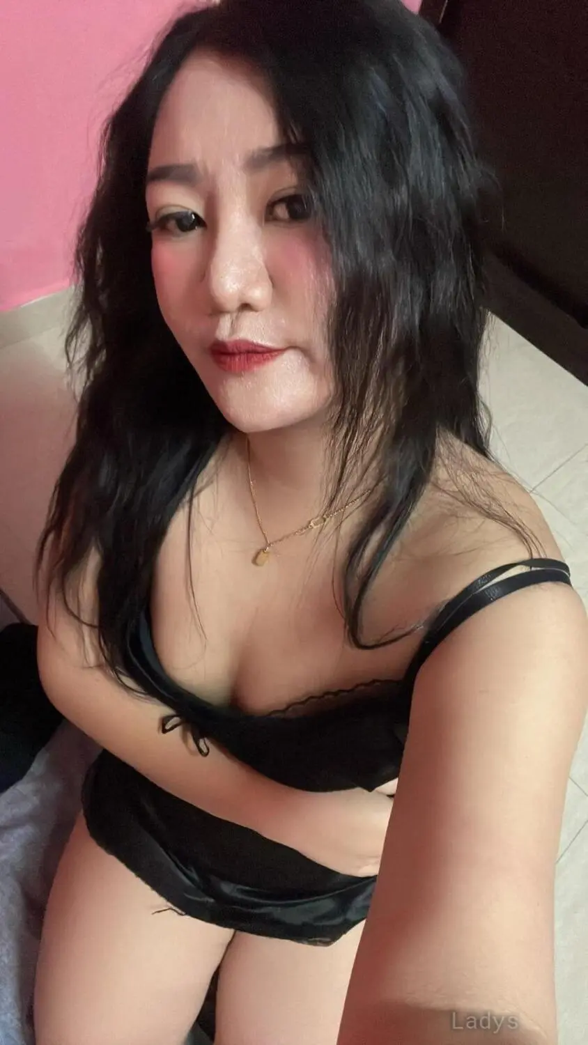 Nana, 25 years old Doha escort girl with big tits, height 163 sm, Weight kg