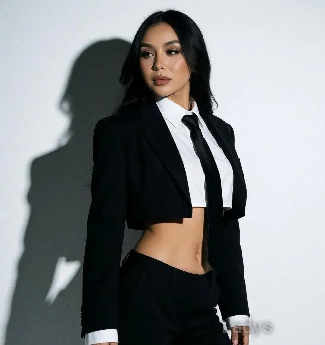 Sabrina, 22 years old Doha escort girl with big tits, height 167 sm, Weight 60 kg