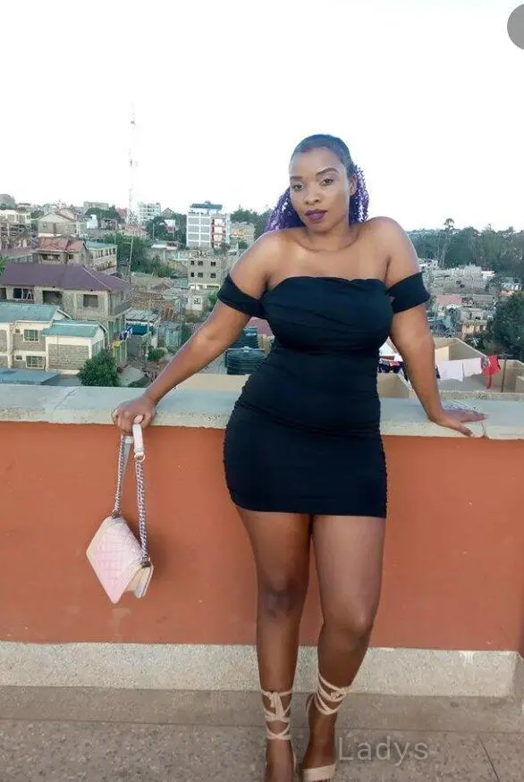 Sexy V, 22 years old Doha escort girl with big tits, height sm, Weight kg