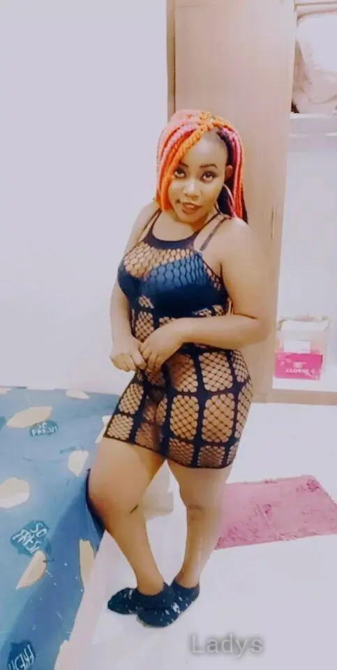 Shii, 21 years old Doha escort girl with big tits, height sm, Weight kg