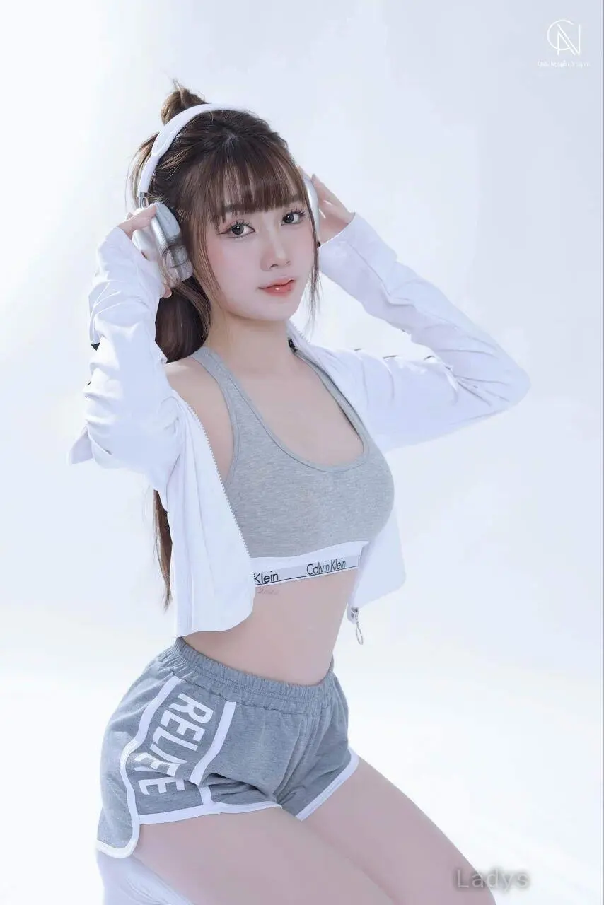 Sofia, 21 years old Doha escort girl with big tits, height 166 sm, Weight  kg