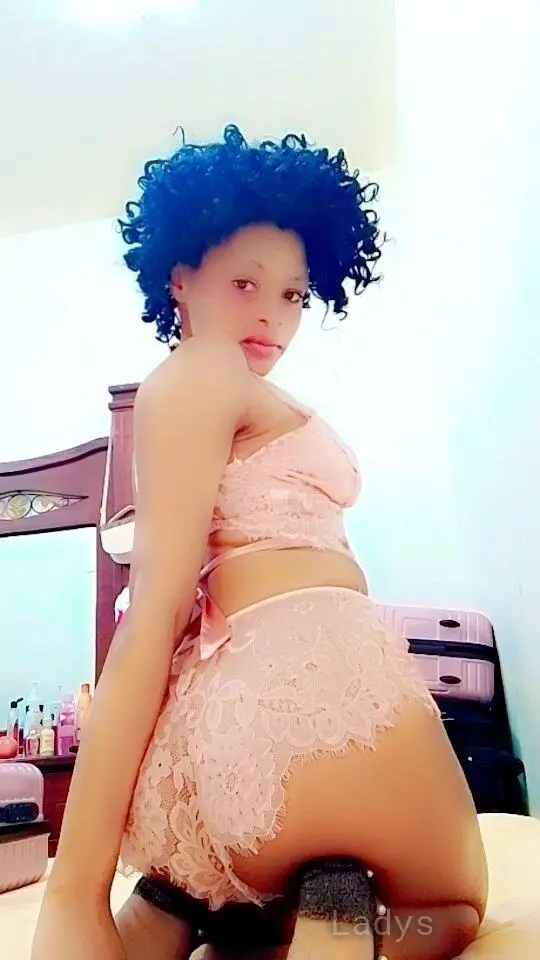 Vicky, 22 years old Doha escort girl with big tits, height sm, Weight kg