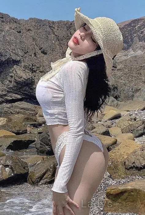 Aylin, 25 years beautiful nude Doha escorts girl, height 167 sm, Weight 48 kg