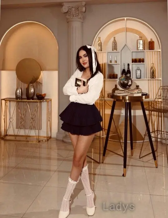 Kamila, 21 years beautiful nude Doha escorts girl, height 165 sm, Weight 50 kg