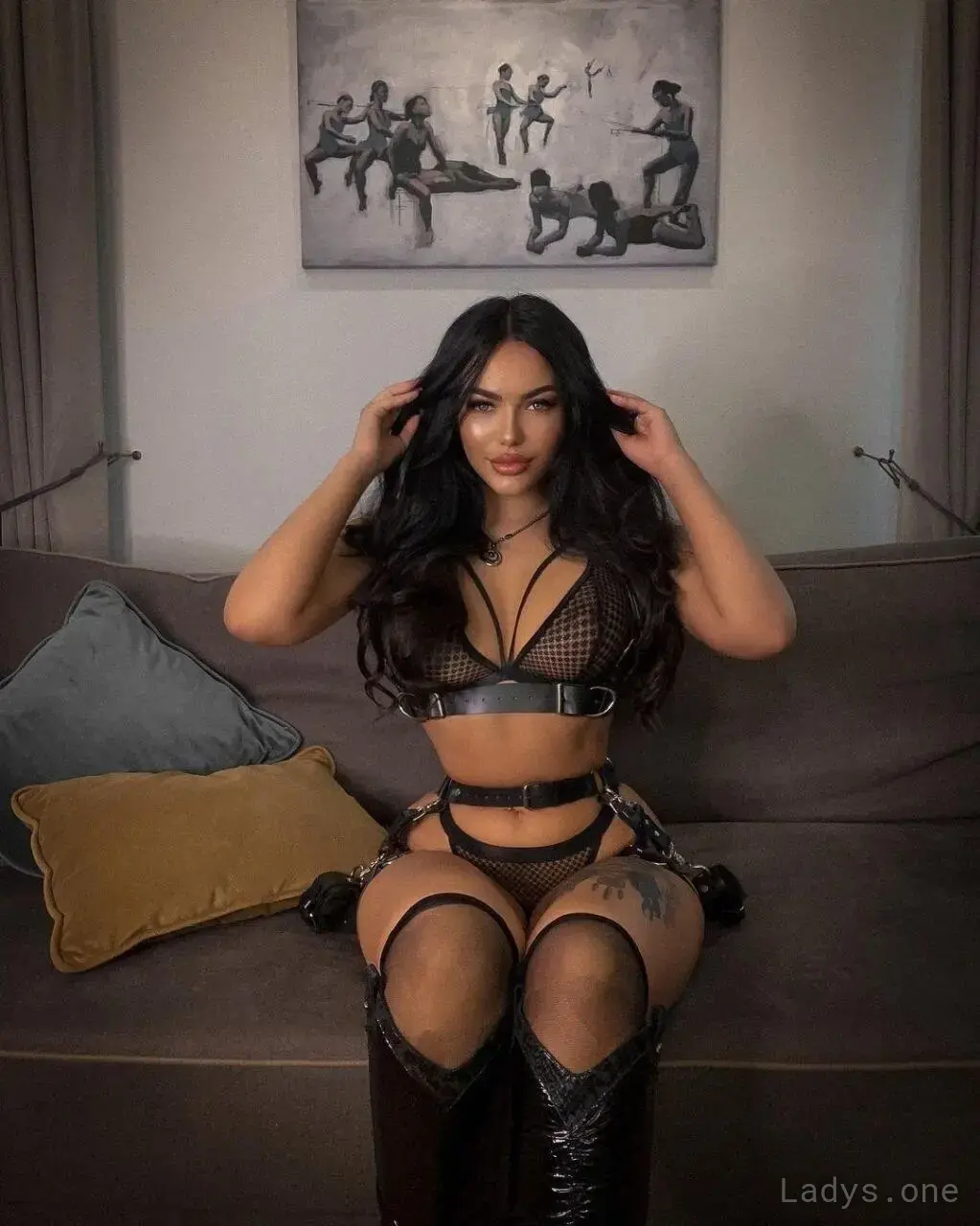 Laura, 23 years beautiful nude Doha escorts girl, height 165 sm, Weight 55 kg