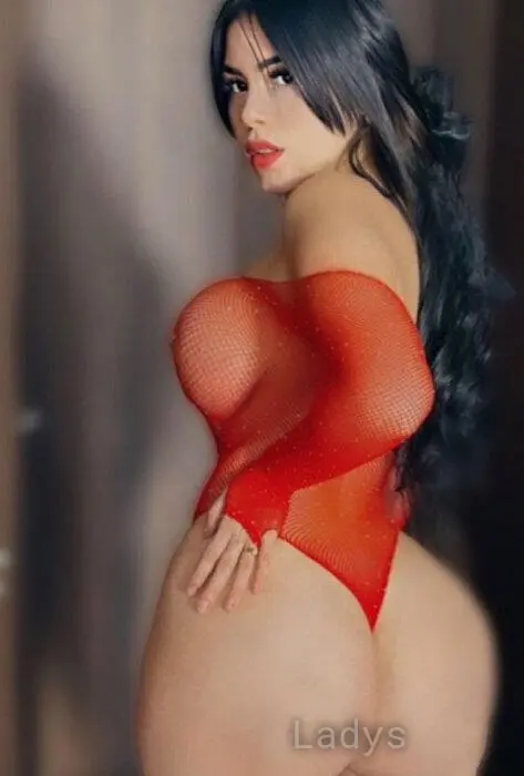 Mia, 24 years beautiful nude Doha escorts girl, height 162 sm, Weight 56 kg