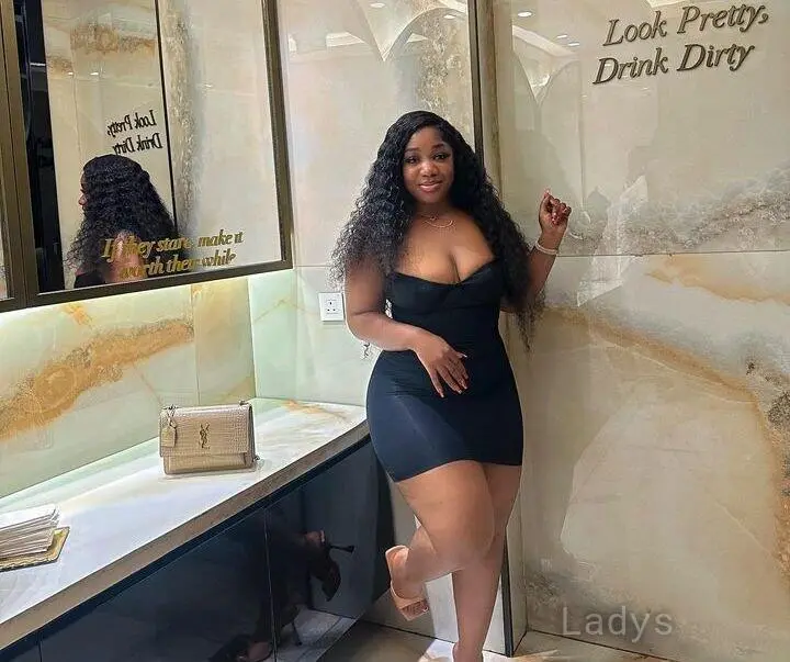 Mia, 24 years beautiful nude Doha escorts girl, height 175 sm, Weight kg