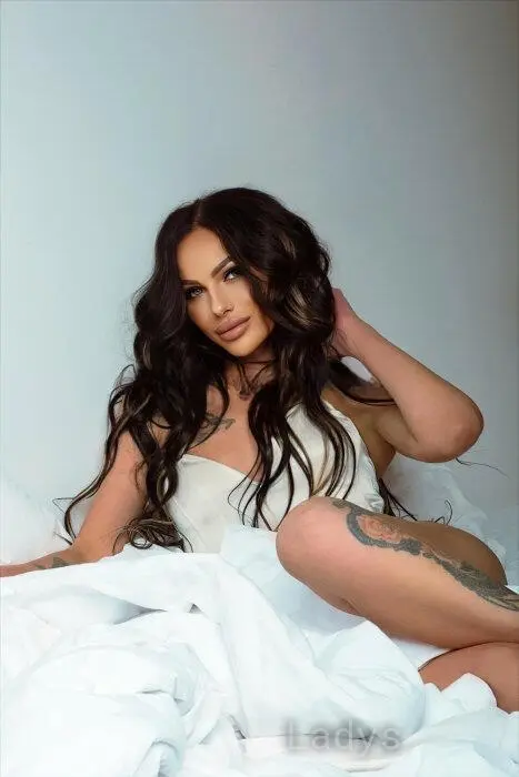 Soliha, 25 years beautiful nude Doha escorts girl, height 168 sm, Weight 50 kg