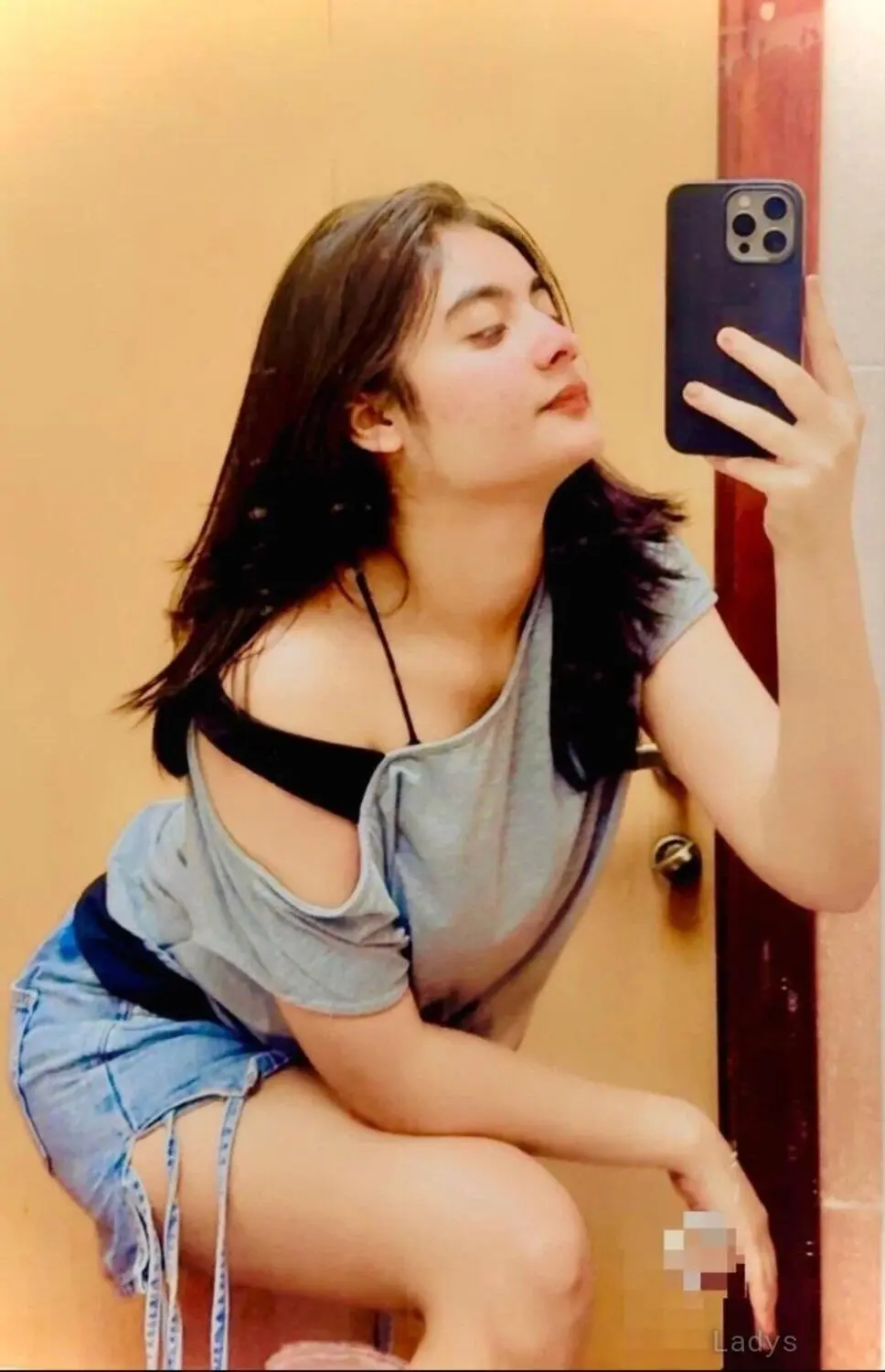 Zoni, 24 years beautiful nude Doha escorts girl, height 154 sm, Weight kg