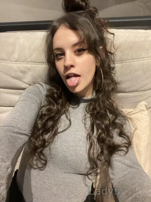 Lina, 25 years old Dresden escort girl with big tits, height 170 sm, Weight  kg