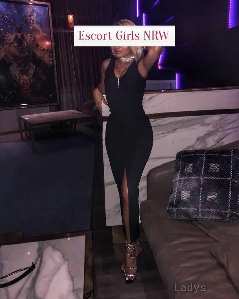 Hattie, 21 years beautiful nude Düsseldorf escorts girl, height 164 sm, Weight  kg
