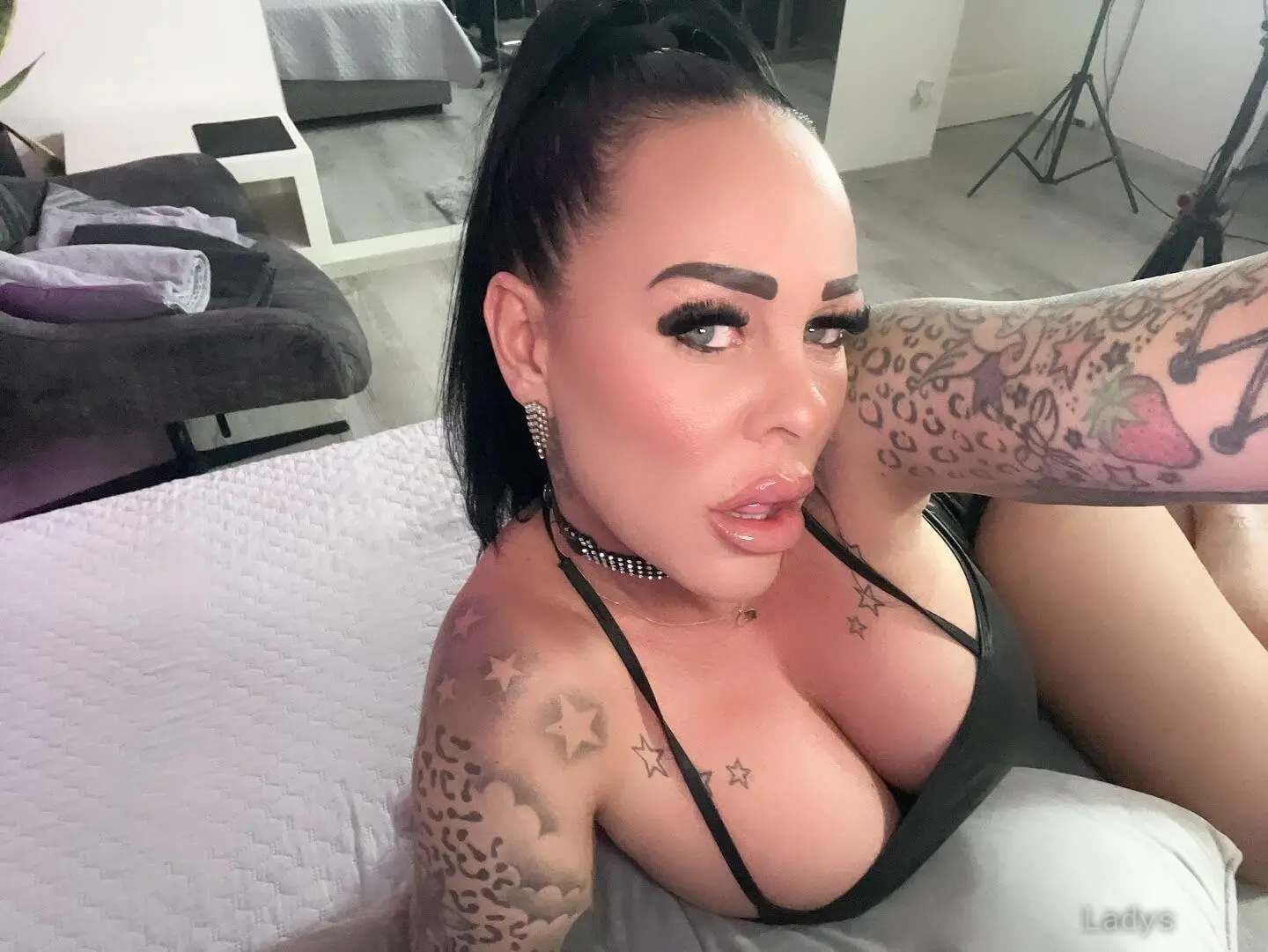 Hotmilfbitch, 40 years beautiful nude Düsseldorf escorts girl, height 164 sm, Weight 53 kg