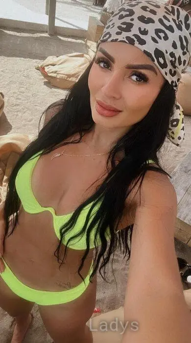 Lesle, 24 years beautiful nude Düsseldorf escorts girl, height 166 sm, Weight 60 kg