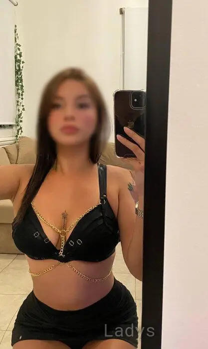 Marina, 24 years beautiful nude Düsseldorf escorts girl, height 168 sm, Weight 76 kg