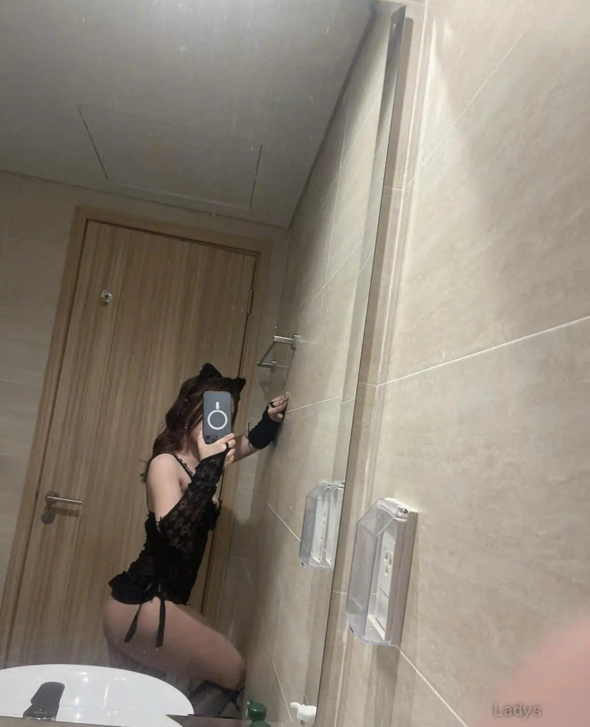 Davika, 22 years asian escorts girl, height 166 sm, Weight kg, Dubai eacort
