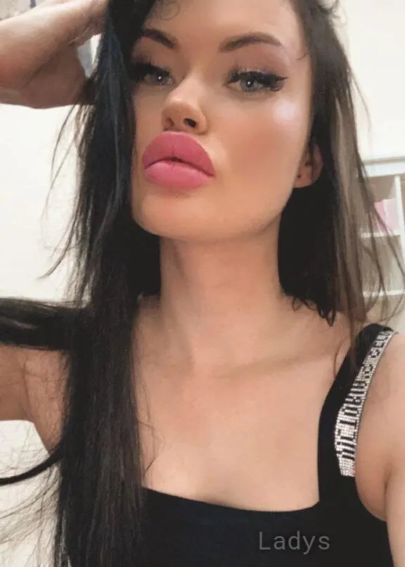 Sandra, 21 years asian escorts girl, height 177 sm, Weight kg, Dubai eacort