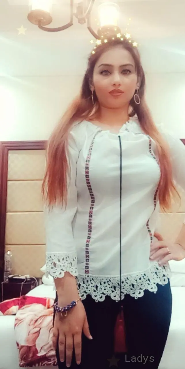 Akshara Bhatt, 20 years old Dubai escort girl with big tits, height 166 sm, Weight  kg