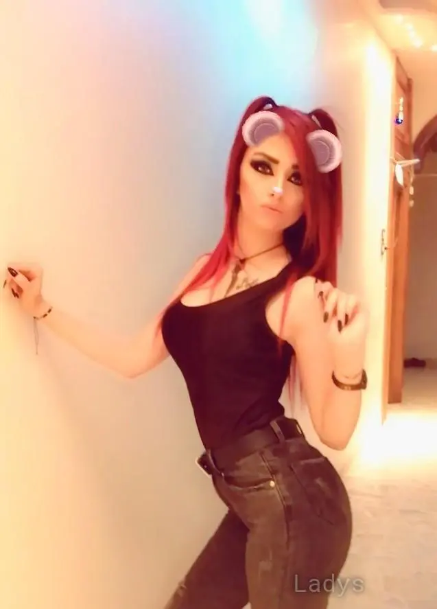 Alina Big Busty Girl, 23 years old Dubai escort girl with big tits, height 170 sm, Weight kg