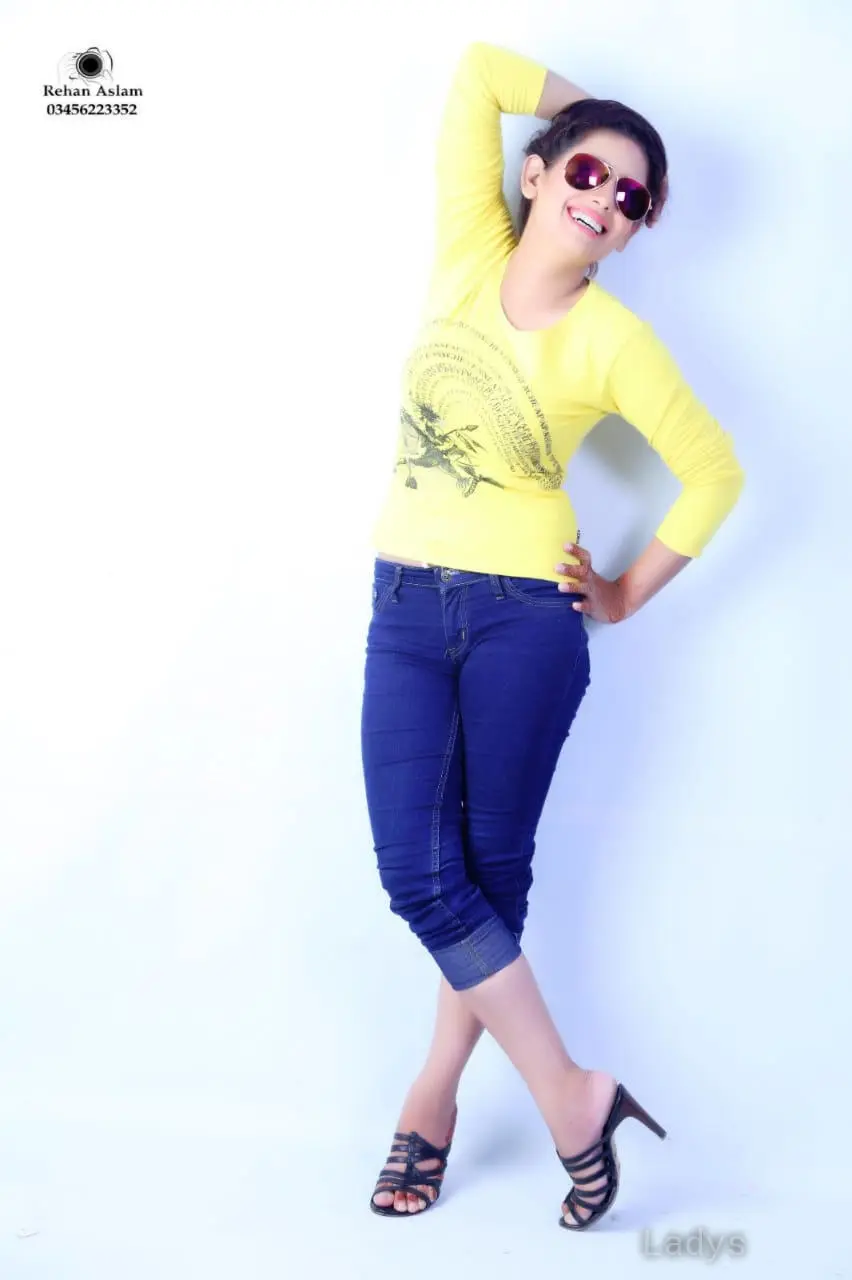 Alisha, 21 years old Dubai escort girl with big tits, height 167 sm, Weight  kg
