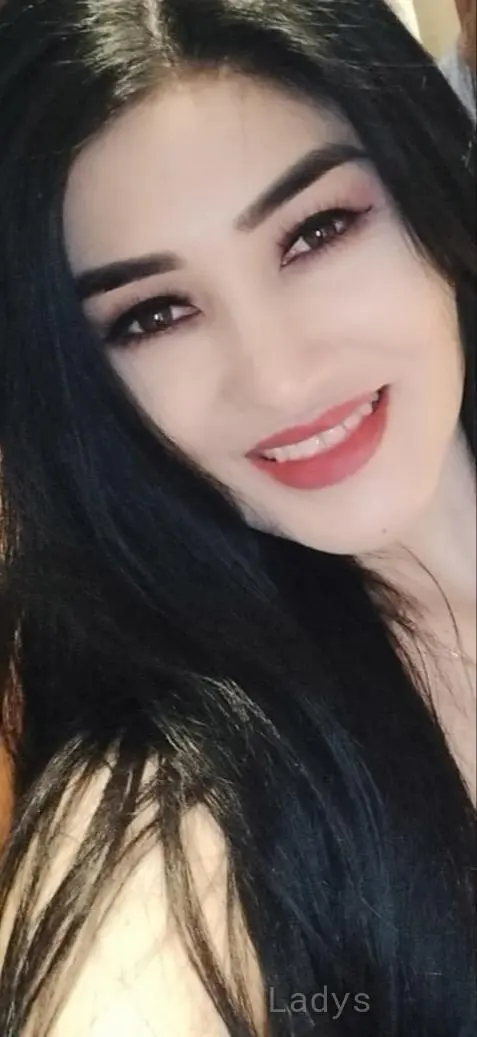 Alisha, 23 years old Dubai escort girl with big tits, height 172 sm, Weight  kg