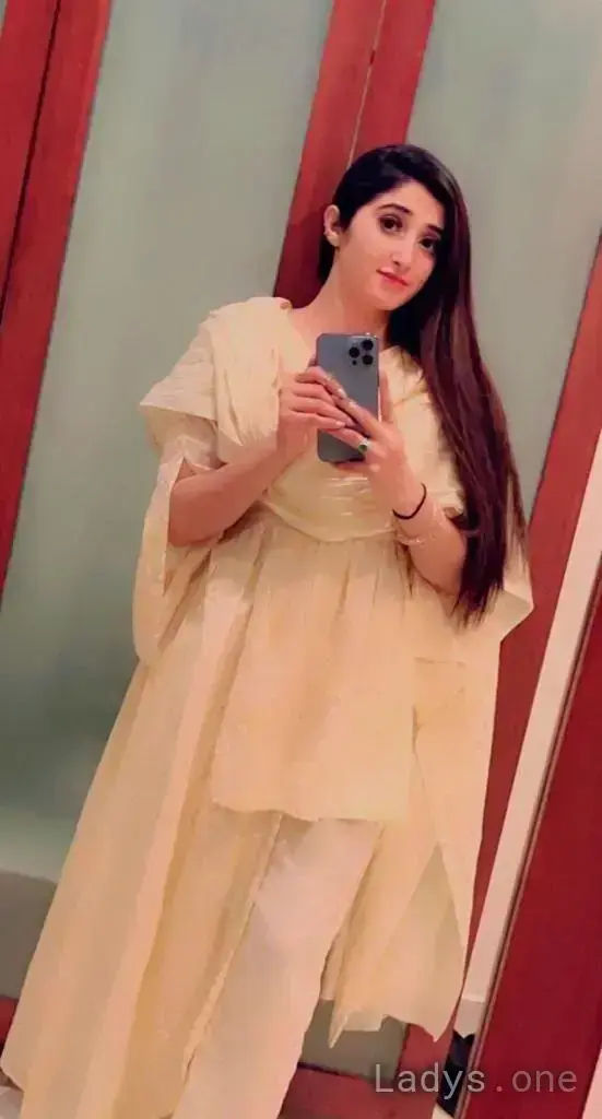 Anam, 24 years old Dubai escort girl with big tits, height 156 sm, Weight kg