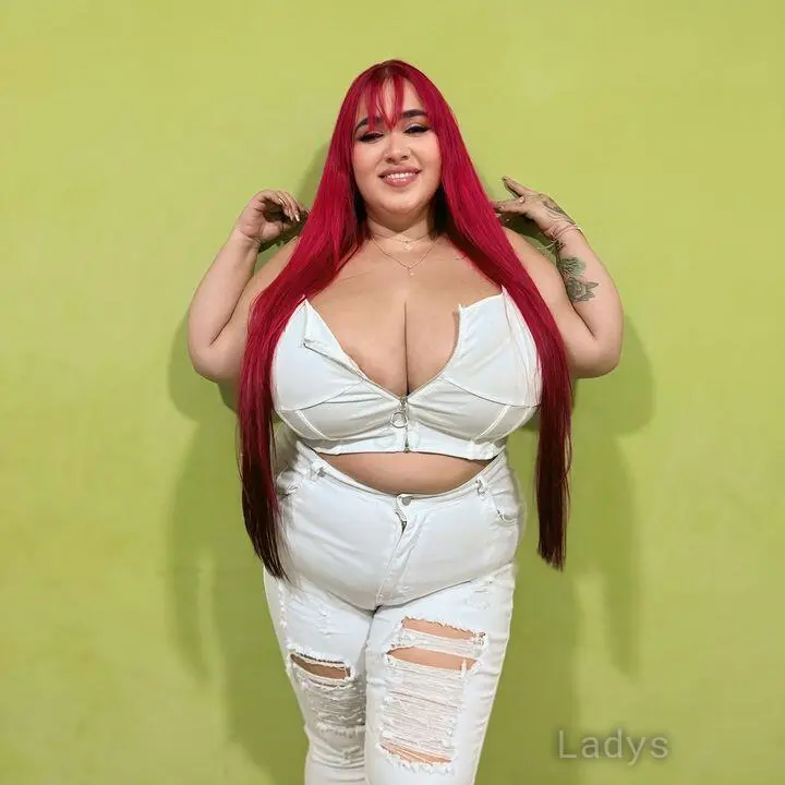 Andrea Gonzalez, 25 years old Dubai escort girl with big tits, height 160 sm, Weight 80 kg
