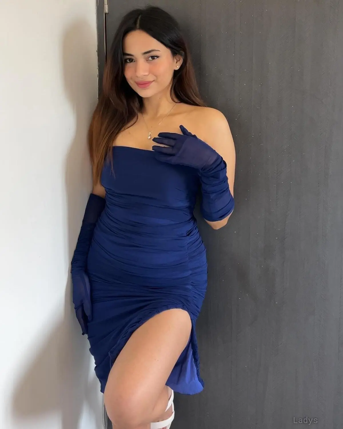 Anisha, 22 years old Dubai escort girl with big tits, height 169 sm, Weight kg