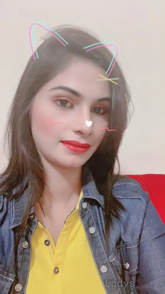 Aradhna, 22 years old Dubai escort girl with big tits, height 166 sm, Weight kg